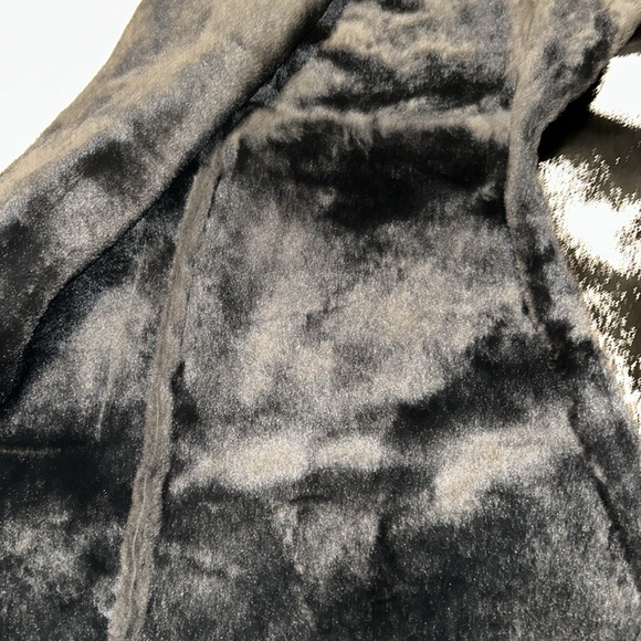 Fashion nova fur vest❤️ - Picture 7 of 10